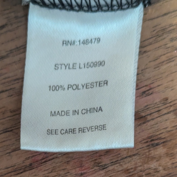 Crocheted Lace Tunic Top with Black Trim and Pocket - Picture 9 of 10